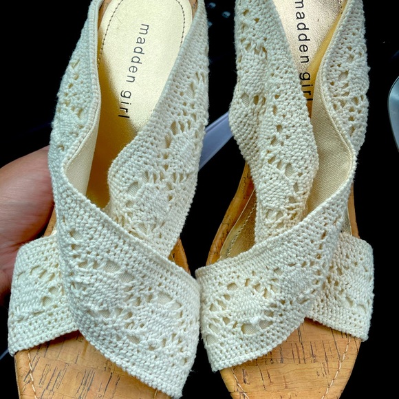 Madden girl crochet wedge sandals - Picture 3 of 3